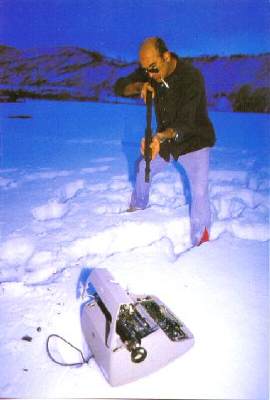 Hunter S. Thompson dispatching a typewriter.