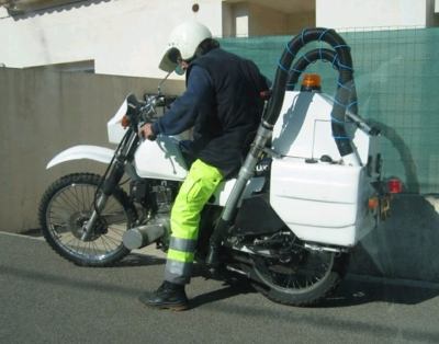 A motocrotte somewhere on the streets of France.