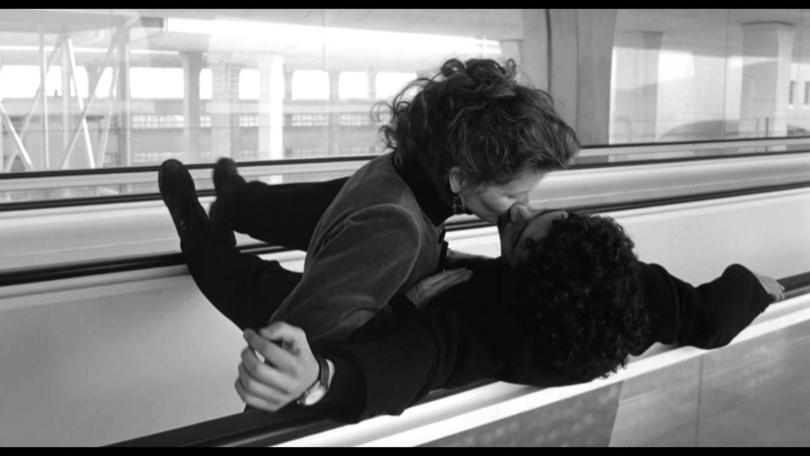 Sally Potter and Pablo Veron kiss on a travelator in The Tango Lesson